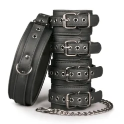 Easytoys Fetish Collection – Fetish Set with Collar, Ankle- and Wrist Cuffs Zwart (1 stuk)