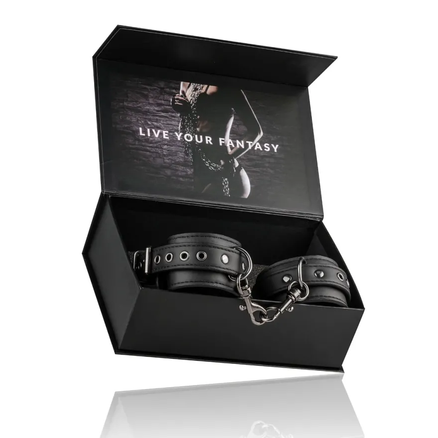 Easytoys Fetish Collection – Faux Leather Handcuffs Zwart (1 stuk)