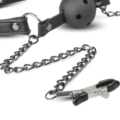 Easytoys Fetish Collection – Open Ball Gag with Nipple Clamps Zwart (1 stuk)